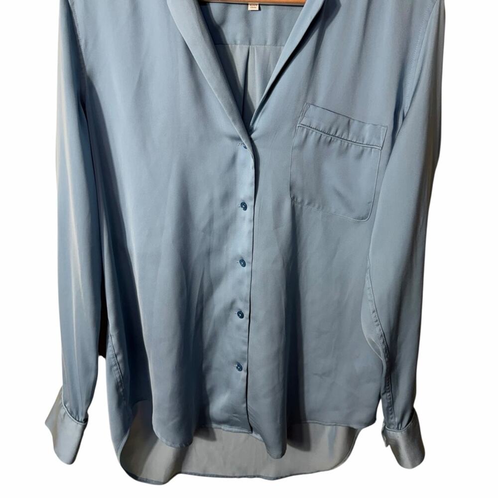 Equipment Femme Keira Satin Button Down Top Size Medium - Picture 3 of 7